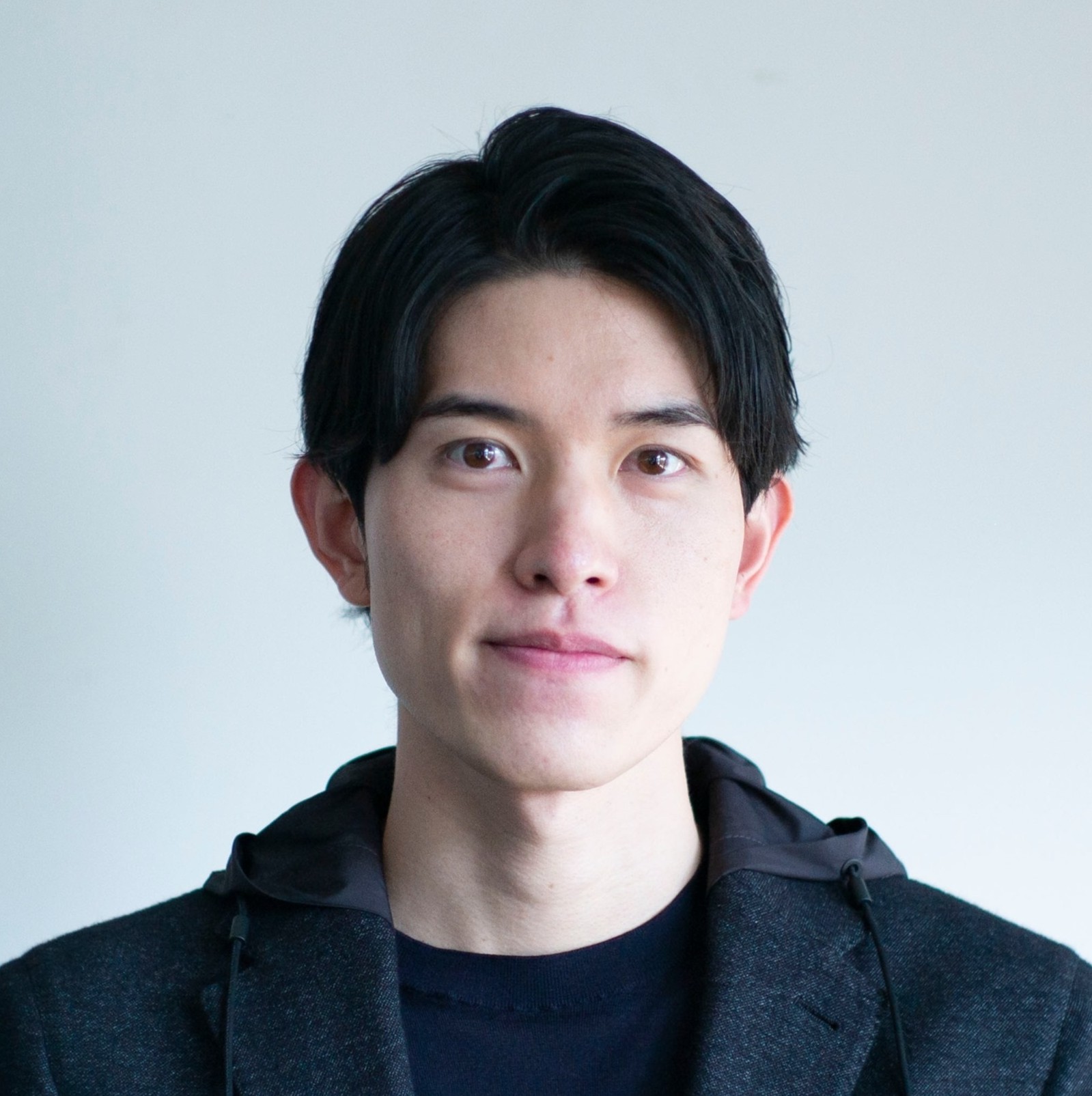 山越理央